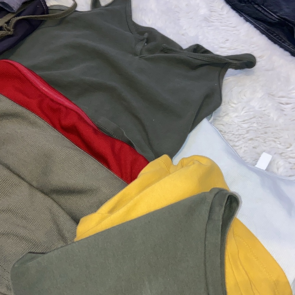 Summer top bundle - Picture 2 of 3